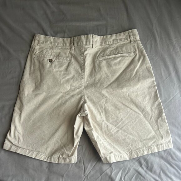 Old Navy - Men Shorts - Picture 2 of 5